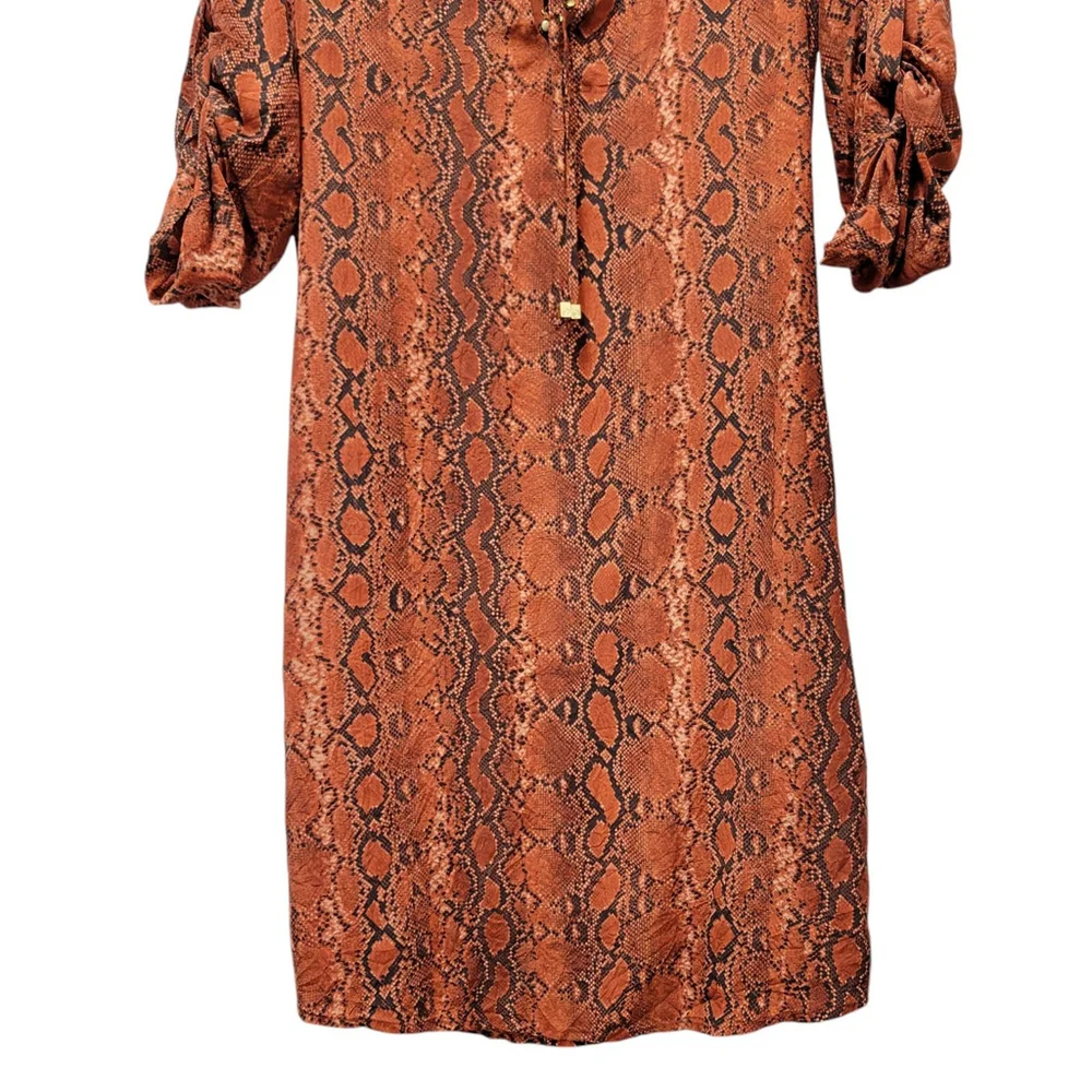 Michael Kors Animal Print V-neck Roll Tab 100% Silk Dress Size Small. Pre-owned
